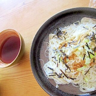 唐辛子鰹節刻み海苔素麺(つゆ付き）